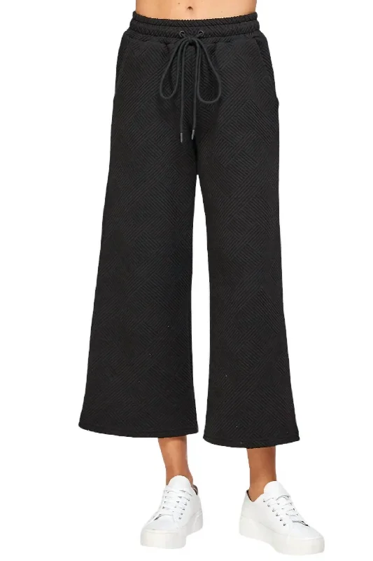 Textured Cropped Flare Pant In Black